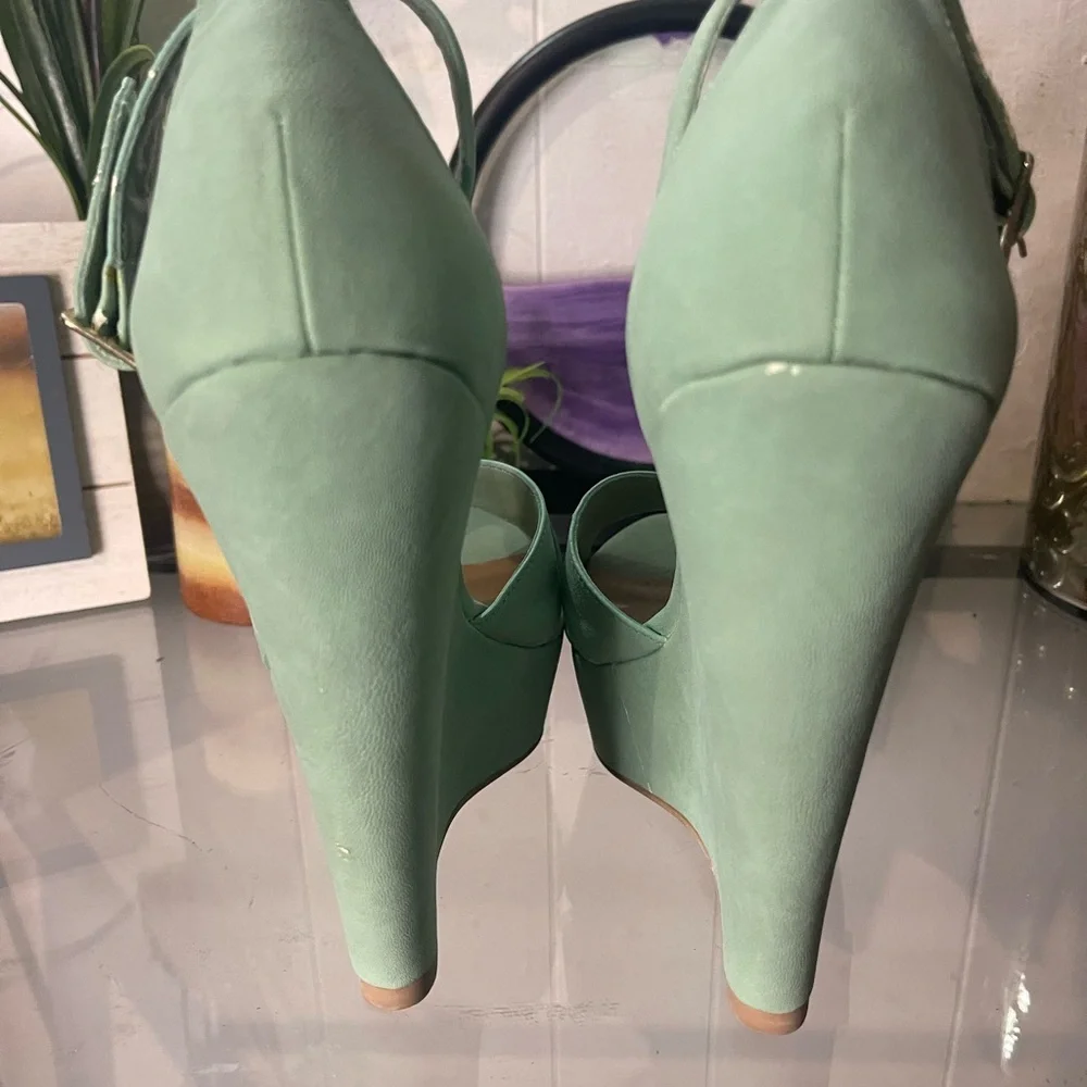 Steve Madden Green Heels with Ankle Strap and Stiletto - Picture 3 of 6